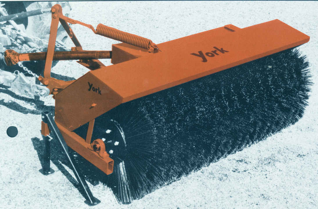York YB32 Three Point Hitch Mount PTO Drive Sweeper With 32 Inch Diameter Broom